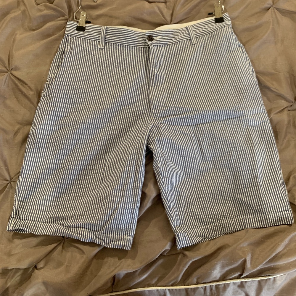 Men’s Dockers pinstripe blue and white shorts size 34